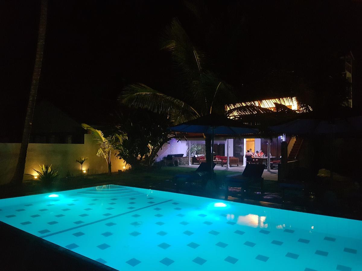 Tropical Beach House Hikkaduwa Ngoại thất bức ảnh